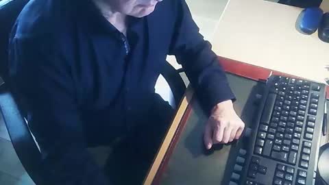 Snapshot of playingch chatting on February 2026 08:29:01 AM littlenounours online show from February 2026 08:29:01 AM