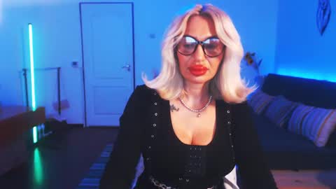 Victoria online show from December 2024 12:11:01 AM