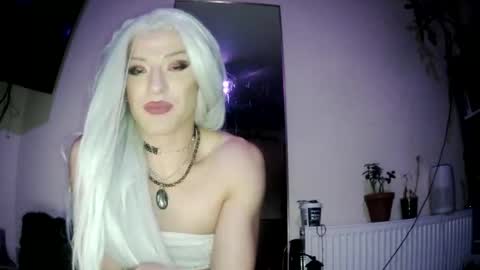 Snapshot of pluto_green chatting on November 2025 04:37:01 AM Pluto pullin online show from November 2025 04:37:01 AM