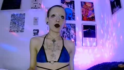 Snapshot of plutonbluemoon_999 chatting on June 2026 02:53:01 AM online show from June 2026 02:53:01 AM