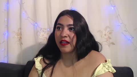 Snapshot of pocahontas_hall chatting on December 2024 01:26:01 AM Lily online show from December 2024 01:26:01 AM