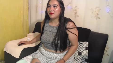 Snapshot of pocahontas_hall chatting on December 2024 04:40:01 AM Lily online show from December 2024 04:40:01 AM