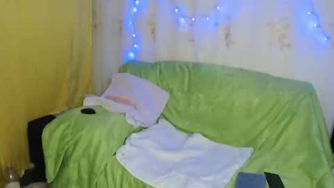 Snapshot of pocahontas_hall chatting on December 2024 12:09:02 AM Lily online show from December 2024 12:09:02 AM