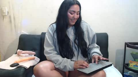 Snapshot of pocahontas_hall chatting on January 2025 07:59:02 AM Lily online show from January 2025 07:59:02 AM