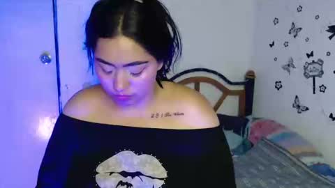 Snapshot of pocahontas_hall chatting on March 2025 04:21:01 AM Lily online show from March 2025 04:21:01 AM