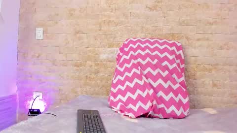 Snapshot of pocahontas_pow chatting on November 2025 03:12:01 PM Pocahontas online show from November 2025 03:12:01 PM