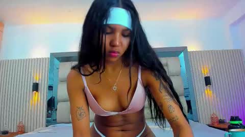 Snapshot of pocahontas_pow chatting on November 2025 12:33:01 PM Pocahontas online show from November 2025 12:33:01 PM