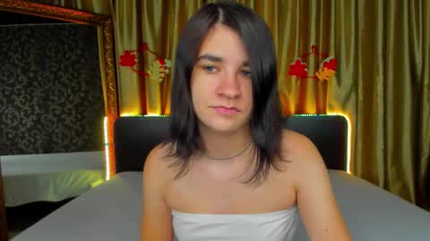 Polly online show from November 2025 07:17:01 AM