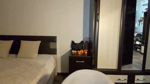 polly_skil online show from February 2026 06:30:01 PM