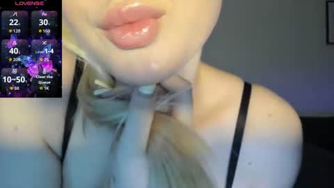Snapshot of polly_skil chatting on June 2026 07:49:01 PM polly_skil online show from June 2026 07:49:01 PM