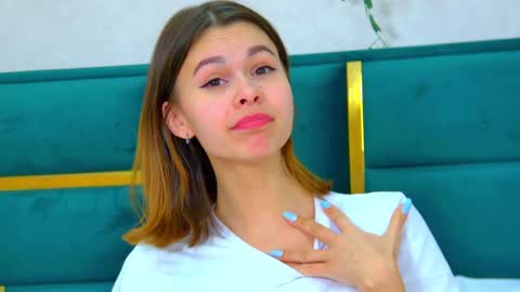 Polly online show from January 2025 09:31:02 PM