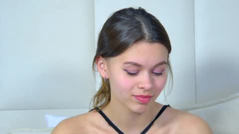 Polly online show from February 2025 04:57:01 AM