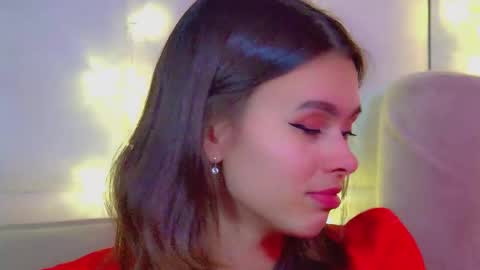 Polly online show from November 2025 06:34:01 PM