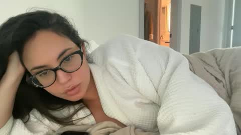 Snapshot of pollyyypocket chatting on November 2025 03:45:02 PM Polly Pocket online show from November 2025 03:45:02 PM