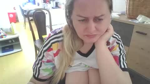 MelissOfficial online show from April 2026 09:40:02 AM