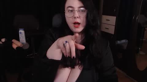 Snapshot of posh_mistress chatting on May 2026 04:07:02 AM PoshMistres online show from May 2026 04:07:02 AM