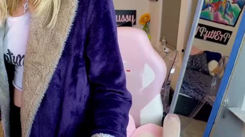 Evangeline Eva Darling online show from November 2025 04:33:02 AM