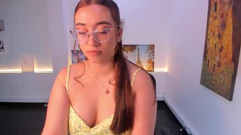 Camila  online show from December 2025 12:11:02 PM