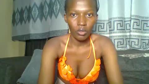 prettie_petitee online show from February 2026 10:54:02 AM