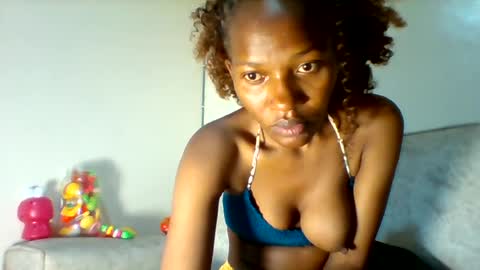 Snapshot of prettie_petitee chatting on July 2026 03:33:02 AM prettie_petitee online show from July 2026 03:33:02 AM