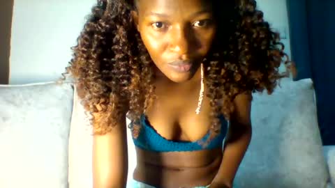 Snapshot of prettie_petitee chatting on July 2026 08:40:01 AM prettie_petitee online show from July 2026 08:40:01 AM