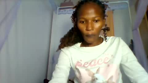 Snapshot of prettie_petitee chatting on July 2026 04:09:02 PM prettie_petitee online show from July 2026 04:09:02 PM