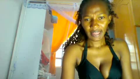 Snapshot of prettie_petitee chatting on July 2026 09:33:01 AM prettie_petitee online show from July 2026 09:33:01 AM