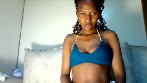 Snapshot of prettie_petitee chatting on July 2026 06:32:02 AM prettie_petitee online show from July 2026 06:32:02 AM