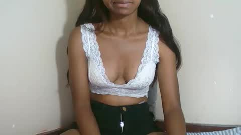 prettiethalia online show from October 2025 07:58:02 PM