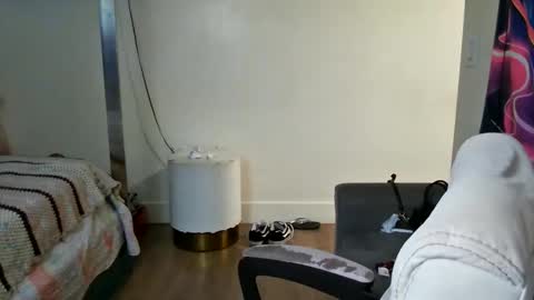 Yasmine pretty online show from November 2025 12:36:01 AM