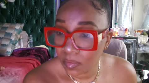 Snapshot of pretty69queen chatting on June 2026 07:12:02 PM Yasmine pretty online show from June 2026 07:12:02 PM