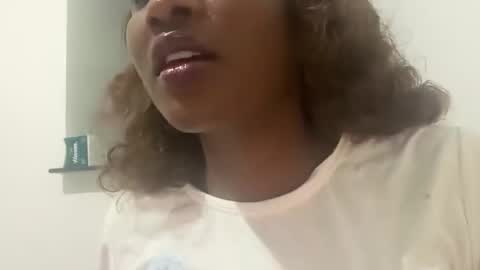 Snapshot of pretty_ellsie chatting on September 2025 09:15:02 PM independent model online show from September 2025 09:15:02 PM