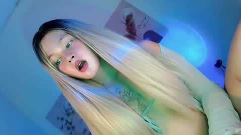 Flor online show from November 2025 04:40:02 AM