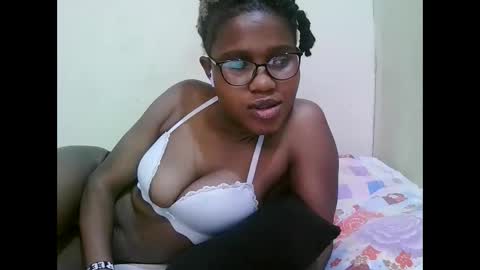 Snapshot of pretty_mellan chatting on January 2025 12:48:02 AM pretty_mellan online show from January 2025 12:48:02 AM
