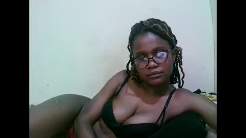 Snapshot of pretty_mellan chatting on February 2025 08:53:01 PM pretty_mellan online show from February 2025 08:53:01 PM