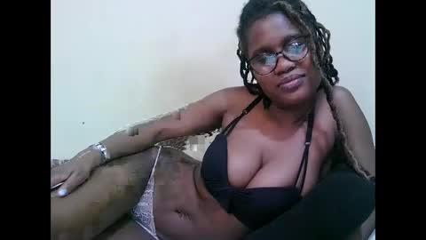 Snapshot of pretty_mellan chatting on March 2025 04:32:01 AM pretty_mellan online show from March 2025 04:32:01 AM