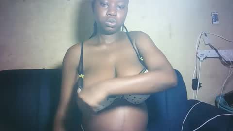 pretty_milan online show from February 2026 10:05:02 AM