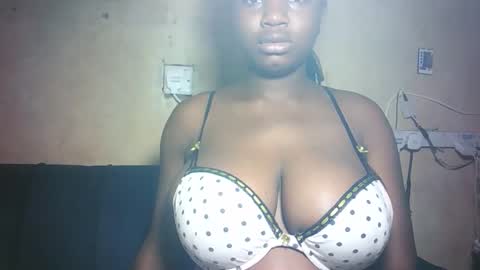 pretty_milan online show from March 2026 10:19:01 AM