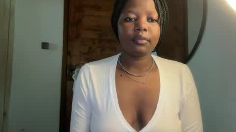 Snapshot of pretty_peaches chatting on June 2026 01:45:02 PM Pretty peaches online show from June 2026 01:45:02 PM