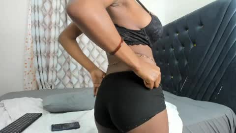Snapshot of pretty_peshy chatting on April 2026 10:07:02 AM pretty_peshy online show from April 2026 10:07:02 AM