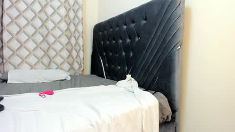 Snapshot of pretty_peshy chatting on May 2026 03:11:02 AM pretty_peshy online show from May 2026 03:11:02 AM