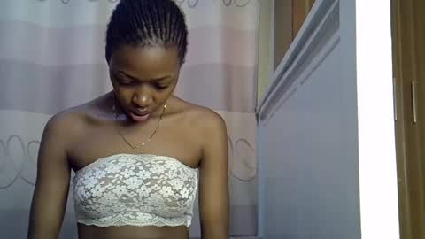 pretty_petite24 online show from January 2025 06:06:01 AM