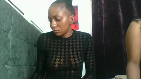 pretty_tiny online show from November 2025 08:42:02 PM