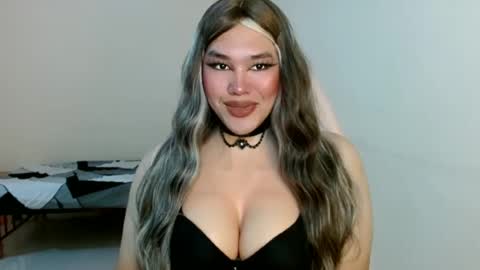 Snapshot of prettybad_angel chatting on June 2026 01:41:02 AM MIAH online show from June 2026 01:41:02 AM