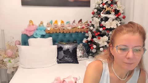 Snapshot of prettyblackeyes chatting on December 2024 07:40:02 AM wilma online show from December 2024 07:40:02 AM