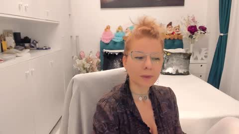Snapshot of prettyblackeyes chatting on January 2025 06:45:01 AM wilma online show from January 2025 06:45:01 AM