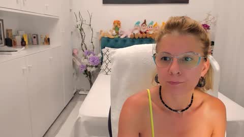 Snapshot of prettyblackeyes chatting on September 2025 08:41:02 PM wilma online show from September 2025 08:41:02 PM