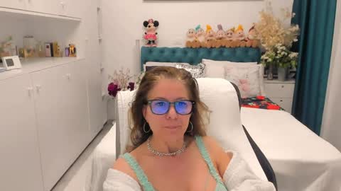 Snapshot of prettyblackeyes chatting on April 2026 05:54:01 AM wilma online show from April 2026 05:54:01 AM