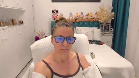 Snapshot of prettyblackeyes chatting on May 2026 05:45:01 AM wilma online show from May 2026 05:45:01 AM