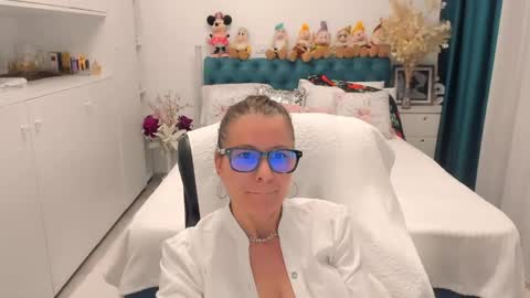 Snapshot of prettyblackeyes chatting on May 2026 09:22:01 PM wilma online show from May 2026 09:22:01 PM